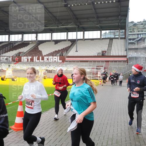 07.12.2025 - St. Pauli X-Mass-Run No. 15 Fabian Wolf http://msf.ph/oto/9421088 07.12.2025 11:43:58 Ziel 71, 999, 1949, 1950, 2084, 2116, 2441, 2586, 2600, 3403, 3404, 3453, 3465, 3466, 3467, 3733, 3735, 3769, 3882, 3884, 3927, 3928, 3929 meine-sportfotos.de