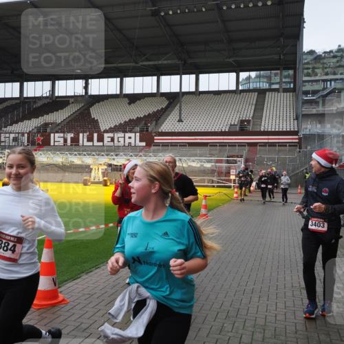 07.12.2025 - St. Pauli X-Mass-Run No. 15 Fabian Wolf http://msf.ph/oto/9421089 07.12.2025 11:43:59 Ziel 71, 999, 1949, 1950, 2084, 2116, 2441, 2586, 2600, 3403, 3404, 3453, 3465, 3466, 3467, 3733, 3735, 3769, 3882, 3884, 3927, 3928, 3929 meine-sportfotos.de