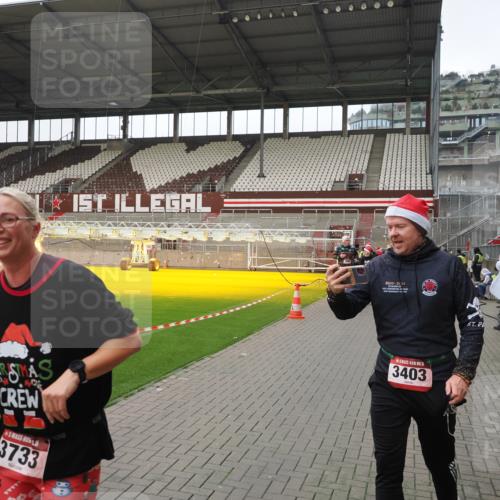 07.12.2025 - St. Pauli X-Mass-Run No. 15 Fabian Wolf http://msf.ph/oto/9421093 07.12.2025 11:44:00 Ziel 999, 1949, 1950, 2084, 2116, 2434, 2441, 2586, 2600, 3403, 3404, 3453, 3465, 3466, 3467, 3733, 3735, 3769, 3882, 3884, 3927, 3928, 3929 meine-sportfotos.de