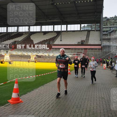 07.12.2025 - St. Pauli X-Mass-Run No. 15 Fabian Wolf http://msf.ph/oto/9421096 07.12.2025 11:44:03 Ziel 999, 1949, 1950, 2116, 2434, 2441, 2586, 2600, 3403, 3404, 3453, 3733, 3735, 3769, 3882, 3884, 3919, 3927, 3928, 3929 meine-sportfotos.de
