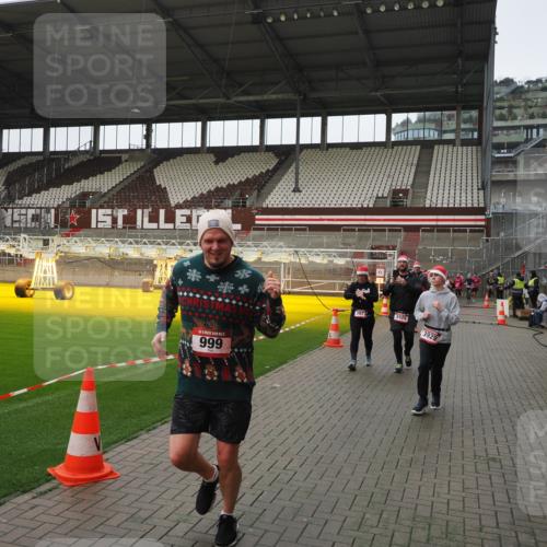 07.12.2025 - St. Pauli X-Mass-Run No. 15 Fabian Wolf http://msf.ph/oto/9421099 07.12.2025 11:44:04 Ziel 999, 1949, 1950, 2116, 2434, 2441, 2586, 2600, 3403, 3404, 3453, 3733, 3735, 3882, 3884, 3919, 3927, 3928, 3929 meine-sportfotos.de