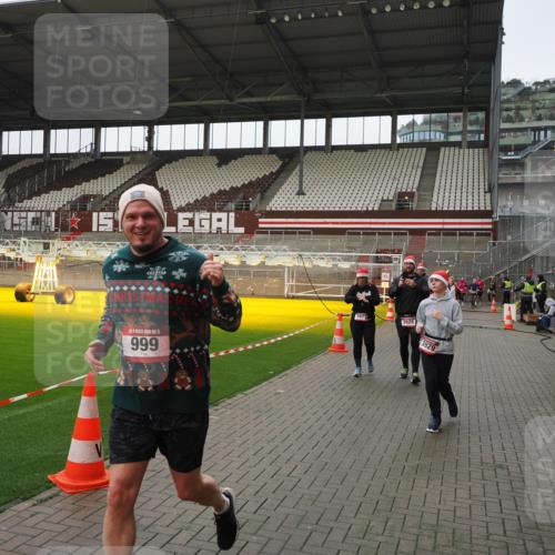 07.12.2025 - St. Pauli X-Mass-Run No. 15 Fabian Wolf http://msf.ph/oto/9421100 07.12.2025 11:44:04 Ziel 999, 1949, 1950, 2116, 2434, 2441, 2586, 2600, 3403, 3404, 3453, 3733, 3735, 3882, 3884, 3919, 3927, 3928, 3929 meine-sportfotos.de