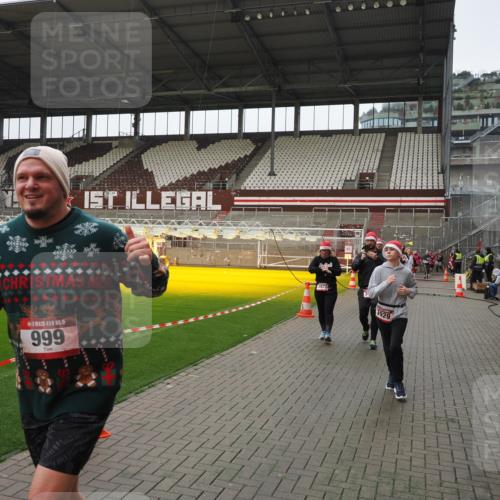 07.12.2025 - St. Pauli X-Mass-Run No. 15 Fabian Wolf http://msf.ph/oto/9421101 07.12.2025 11:44:04 Ziel 999, 1949, 1950, 2116, 2434, 2441, 2586, 2600, 3403, 3404, 3453, 3733, 3735, 3882, 3884, 3919, 3927, 3928, 3929 meine-sportfotos.de