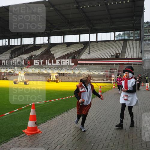 07.12.2025 - St. Pauli X-Mass-Run No. 15 Fabian Wolf http://msf.ph/oto/9421111 07.12.2025 11:44:12 Ziel 999, 2434, 2436, 3829, 3830, 3831, 3845, 3919, 3927, 3928, 3929, 4003 meine-sportfotos.de