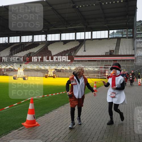 07.12.2025 - St. Pauli X-Mass-Run No. 15 Fabian Wolf http://msf.ph/oto/9421112 07.12.2025 11:44:12 Ziel 999, 2434, 2436, 3829, 3830, 3831, 3845, 3919, 3927, 3928, 3929, 4003 meine-sportfotos.de