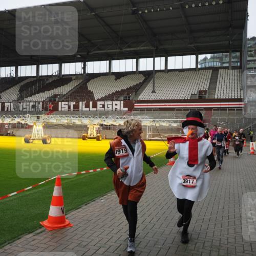 07.12.2025 - St. Pauli X-Mass-Run No. 15 Fabian Wolf http://msf.ph/oto/9421114 07.12.2025 11:44:13 Ziel 365, 999, 2434, 2436, 3086, 3829, 3830, 3831, 3845, 3919, 3927, 3928, 3929, 4003 meine-sportfotos.de
