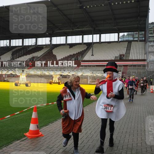 07.12.2025 - St. Pauli X-Mass-Run No. 15 Fabian Wolf http://msf.ph/oto/9421115 07.12.2025 11:44:13 Ziel 365, 999, 2434, 2436, 3086, 3829, 3830, 3831, 3845, 3919, 3927, 3928, 3929, 4003 meine-sportfotos.de