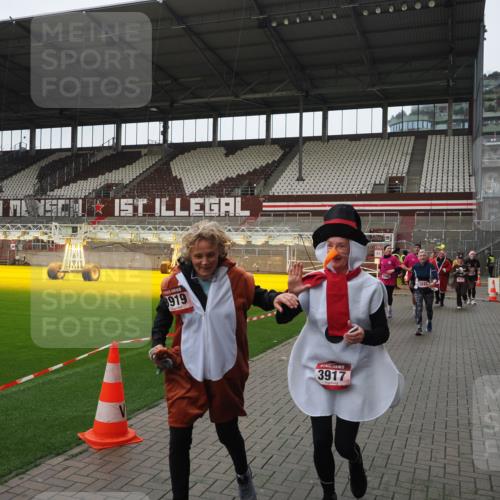 07.12.2025 - St. Pauli X-Mass-Run No. 15 Fabian Wolf http://msf.ph/oto/9421116 07.12.2025 11:44:13 Ziel 365, 999, 2434, 2436, 3086, 3829, 3830, 3831, 3845, 3919, 3927, 3928, 3929, 4003 meine-sportfotos.de