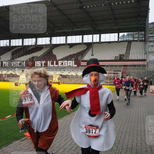 07.12.2025 - St. Pauli X-Mass-Run No. 15 Fabian Wolf http://msf.ph/oto/9421118 07.12.2025 11:44:13 Ziel 365, 999, 2434, 2436, 3086, 3829, 3830, 3831, 3845, 3919, 3927, 3928, 3929, 4003 meine-sportfotos.de