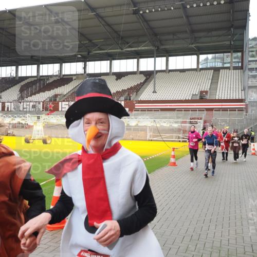 07.12.2025 - St. Pauli X-Mass-Run No. 15 Fabian Wolf http://msf.ph/oto/9421120 07.12.2025 11:44:14 Ziel 365, 999, 2434, 2436, 3086, 3829, 3830, 3831, 3845, 3919, 3927, 3928, 3929, 4003 meine-sportfotos.de