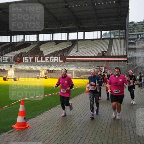 07.12.2025 - St. Pauli X-Mass-Run No. 15 Fabian Wolf http://msf.ph/oto/9421121 07.12.2025 11:44:16 Ziel 365, 999, 2434, 2436, 3086, 3829, 3830, 3831, 3845, 3919, 3928, 3929, 4003 meine-sportfotos.de