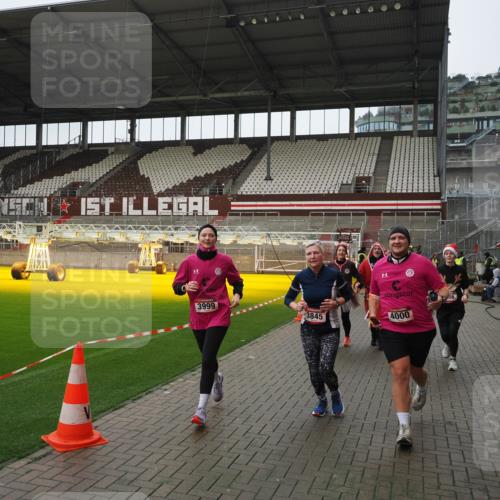 07.12.2025 - St. Pauli X-Mass-Run No. 15 Fabian Wolf http://msf.ph/oto/9421122 07.12.2025 11:44:16 Ziel 365, 999, 2434, 2436, 3086, 3829, 3830, 3831, 3845, 3919, 3928, 3929, 4003 meine-sportfotos.de