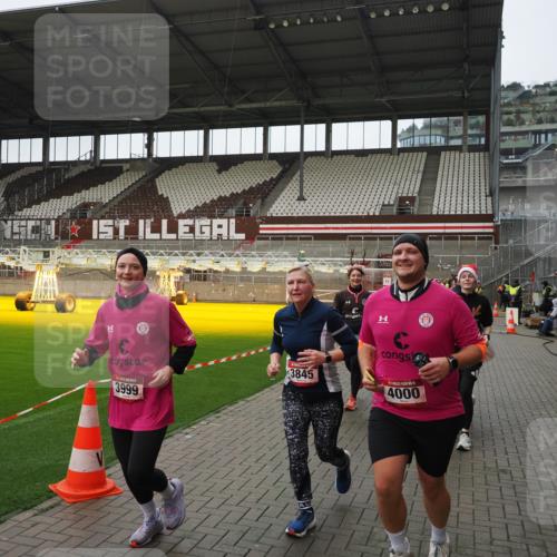 07.12.2025 - St. Pauli X-Mass-Run No. 15 Fabian Wolf http://msf.ph/oto/9421125 07.12.2025 11:44:17 Ziel 365, 999, 2434, 2436, 3086, 3829, 3830, 3831, 3845, 3919, 3928, 4003 meine-sportfotos.de