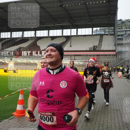 07.12.2025 - St. Pauli X-Mass-Run No. 15 Fabian Wolf http://msf.ph/oto/9421128 07.12.2025 11:44:18 Ziel 365, 2434, 2436, 3086, 3829, 3830, 3831, 3845, 3919, 4003 meine-sportfotos.de