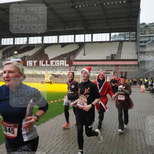 07.12.2025 - St. Pauli X-Mass-Run No. 15 Fabian Wolf http://msf.ph/oto/9421130 07.12.2025 11:44:18 Ziel 365, 2434, 2436, 3086, 3829, 3830, 3831, 3845, 3919, 4003 meine-sportfotos.de