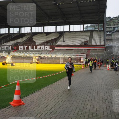 07.12.2025 - St. Pauli X-Mass-Run No. 15 Fabian Wolf http://msf.ph/oto/9421140 07.12.2025 11:44:25 Ziel 365, 1933, 2424, 2436, 3043, 3086, 3168, 3829, 3830, 3831, 3845, 4003 meine-sportfotos.de