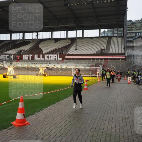 07.12.2025 - St. Pauli X-Mass-Run No. 15 Fabian Wolf http://msf.ph/oto/9421141 07.12.2025 11:44:25 Ziel 365, 1933, 2424, 2436, 3043, 3086, 3168, 3829, 3830, 3831, 3845, 4003 meine-sportfotos.de