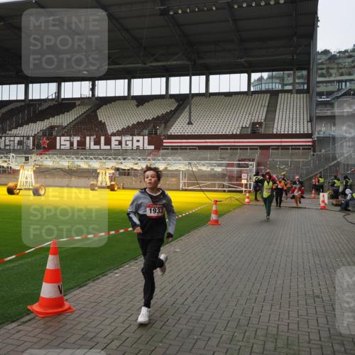 07.12.2025 - St. Pauli X-Mass-Run No. 15 Fabian Wolf http://msf.ph/oto/9421143 07.12.2025 11:44:26 Ziel 365, 1933, 2181, 2424, 2436, 3043, 3086, 3168, 3829, 3830, 3831, 3845, 4003 meine-sportfotos.de