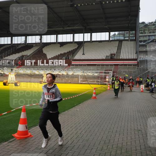 07.12.2025 - St. Pauli X-Mass-Run No. 15 Fabian Wolf http://msf.ph/oto/9421144 07.12.2025 11:44:26 Ziel 365, 1933, 2181, 2424, 2436, 3043, 3086, 3168, 3829, 3830, 3831, 3845, 4003 meine-sportfotos.de
