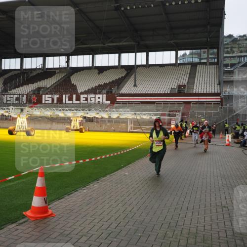 07.12.2025 - St. Pauli X-Mass-Run No. 15 Fabian Wolf http://msf.ph/oto/9421149 07.12.2025 11:44:28 Ziel 365, 1933, 2181, 2424, 2436, 3043, 3086, 3168, 3829, 3830, 3831, 3930, 4003 meine-sportfotos.de