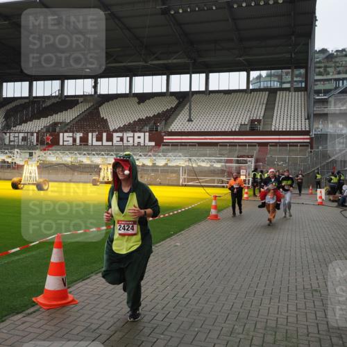 07.12.2025 - St. Pauli X-Mass-Run No. 15 Fabian Wolf http://msf.ph/oto/9421155 07.12.2025 11:44:29 Ziel 365, 1933, 2181, 2424, 2436, 3043, 3086, 3168, 3829, 3830, 3831, 3930, 4003 meine-sportfotos.de