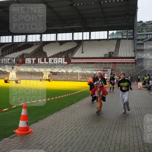 07.12.2025 - St. Pauli X-Mass-Run No. 15 Fabian Wolf http://msf.ph/oto/9421157 07.12.2025 11:44:32 Ziel 365, 1933, 1965, 1968, 1972, 2181, 2424, 3043, 3086, 3168, 3930, 4003 meine-sportfotos.de