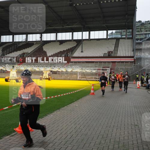 07.12.2025 - St. Pauli X-Mass-Run No. 15 Fabian Wolf http://msf.ph/oto/9421168 07.12.2025 11:44:34 Ziel 1933, 1965, 1968, 1972, 2181, 2424, 3043, 3168, 3930 meine-sportfotos.de