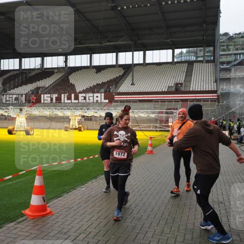 07.12.2025 - St. Pauli X-Mass-Run No. 15 Fabian Wolf http://msf.ph/oto/9421173 07.12.2025 11:44:39 Ziel 1933, 1938, 1965, 1968, 1972, 2122, 2181, 2424, 3043, 3168, 3930 meine-sportfotos.de