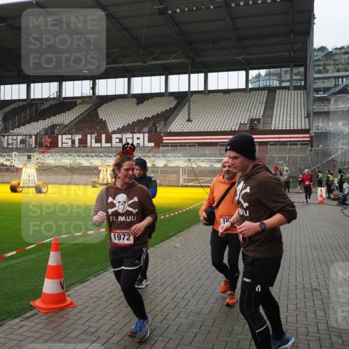 07.12.2025 - St. Pauli X-Mass-Run No. 15 Fabian Wolf http://msf.ph/oto/9421176 07.12.2025 11:44:40 Ziel 1933, 1938, 1965, 1968, 1972, 2122, 2156, 2181, 2424, 3043, 3168, 3930 meine-sportfotos.de