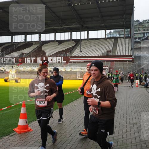 07.12.2025 - St. Pauli X-Mass-Run No. 15 Fabian Wolf http://msf.ph/oto/9421177 07.12.2025 11:44:40 Ziel 1933, 1938, 1965, 1968, 1972, 2122, 2156, 2181, 2424, 3043, 3168, 3930 meine-sportfotos.de