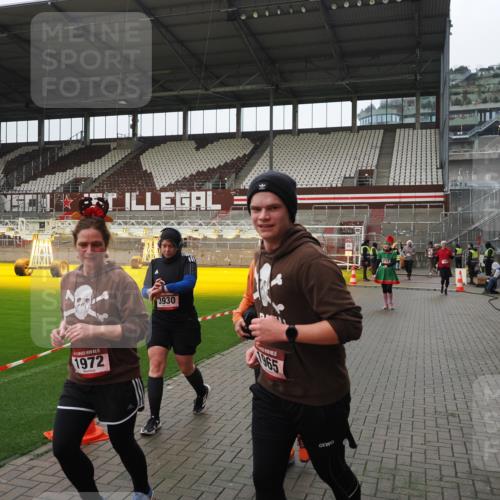 07.12.2025 - St. Pauli X-Mass-Run No. 15 Fabian Wolf http://msf.ph/oto/9421178 07.12.2025 11:44:40 Ziel 1933, 1938, 1965, 1968, 1972, 2122, 2156, 2181, 2424, 3043, 3168, 3930 meine-sportfotos.de