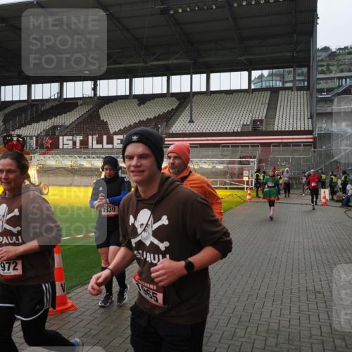 07.12.2025 - St. Pauli X-Mass-Run No. 15 Fabian Wolf http://msf.ph/oto/9421179 07.12.2025 11:44:40 Ziel 1933, 1938, 1965, 1968, 1972, 2122, 2156, 2181, 2424, 3043, 3168, 3930 meine-sportfotos.de