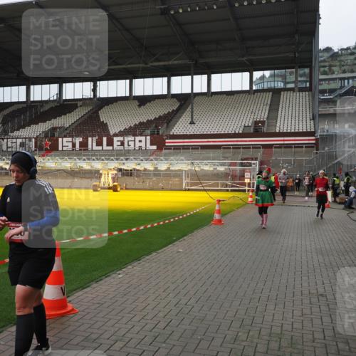 07.12.2025 - St. Pauli X-Mass-Run No. 15 Fabian Wolf http://msf.ph/oto/9421184 07.12.2025 11:44:42 Ziel 1933, 1938, 1965, 1968, 1972, 2122, 2156, 2181, 2263, 3043, 3168, 3930 meine-sportfotos.de