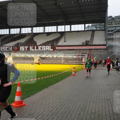 07.12.2025 - St. Pauli X-Mass-Run No. 15 Fabian Wolf http://msf.ph/oto/9421185 07.12.2025 11:44:42 Ziel 1933, 1938, 1965, 1968, 1972, 2122, 2156, 2181, 2263, 3043, 3168, 3930 meine-sportfotos.de