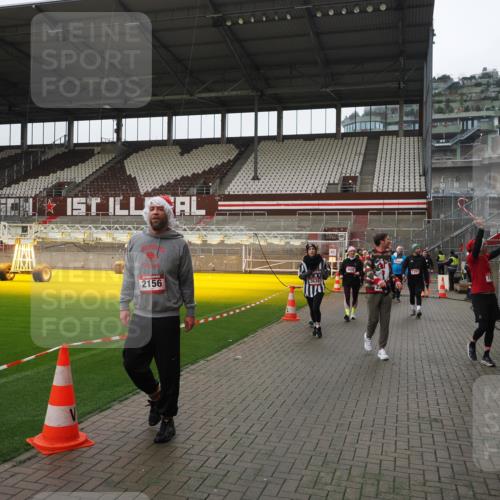 07.12.2025 - St. Pauli X-Mass-Run No. 15 Fabian Wolf http://msf.ph/oto/9421201 07.12.2025 11:44:54 Ziel 1281, 1938, 2122, 2156, 2246, 2263, 2644, 3552, 3553, 3605, 3624, 3630, 4103 meine-sportfotos.de