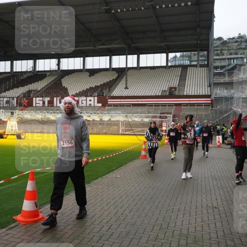 07.12.2025 - St. Pauli X-Mass-Run No. 15 Fabian Wolf http://msf.ph/oto/9421202 07.12.2025 11:44:54 Ziel 1281, 1938, 2122, 2156, 2246, 2263, 2644, 3552, 3553, 3605, 3624, 3630, 4103 meine-sportfotos.de