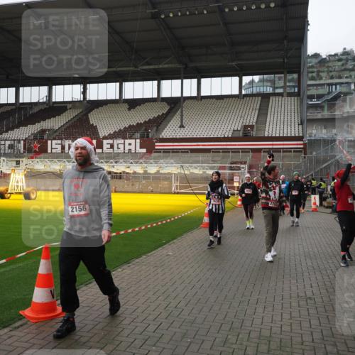 07.12.2025 - St. Pauli X-Mass-Run No. 15 Fabian Wolf http://msf.ph/oto/9421203 07.12.2025 11:44:55 Ziel 228, 1281, 1938, 2122, 2156, 2246, 2263, 2644, 3552, 3553, 3605, 3624, 3630, 4103 meine-sportfotos.de