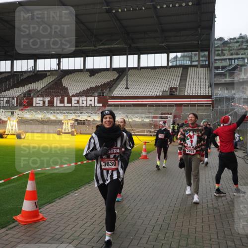 07.12.2025 - St. Pauli X-Mass-Run No. 15 Fabian Wolf http://msf.ph/oto/9421208 07.12.2025 11:44:56 Ziel 228, 1281, 1938, 2122, 2156, 2246, 2263, 2644, 3552, 3553, 3605, 3624, 3630, 3920, 3921, 4103 meine-sportfotos.de