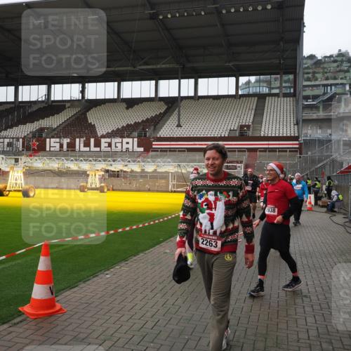 07.12.2025 - St. Pauli X-Mass-Run No. 15 Fabian Wolf http://msf.ph/oto/9421217 07.12.2025 11:44:59 Ziel 228, 291, 1281, 1938, 2156, 2246, 2263, 2644, 3492, 3529, 3530, 3552, 3553, 3605, 3624, 3630, 3920, 3921, 4103 meine-sportfotos.de