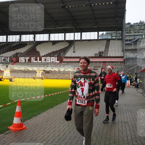 07.12.2025 - St. Pauli X-Mass-Run No. 15 Fabian Wolf http://msf.ph/oto/9421218 07.12.2025 11:44:59 Ziel 228, 291, 1281, 1938, 2156, 2246, 2263, 2644, 3492, 3529, 3530, 3552, 3553, 3605, 3624, 3630, 3920, 3921, 4103 meine-sportfotos.de
