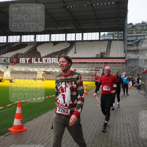 07.12.2025 - St. Pauli X-Mass-Run No. 15 Fabian Wolf http://msf.ph/oto/9421220 07.12.2025 11:44:59 Ziel 228, 291, 1281, 1938, 2156, 2246, 2263, 2644, 3492, 3529, 3530, 3552, 3553, 3605, 3624, 3630, 3920, 3921, 4103 meine-sportfotos.de