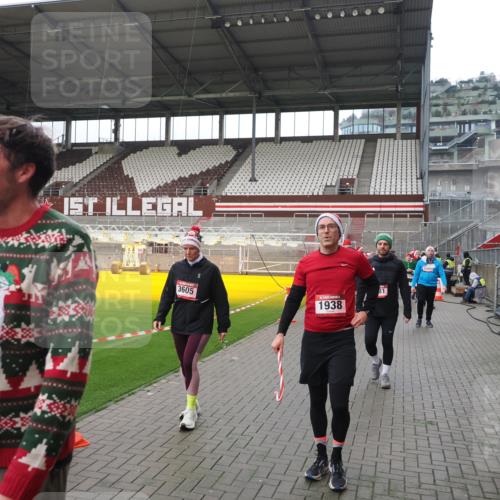 07.12.2025 - St. Pauli X-Mass-Run No. 15 Fabian Wolf http://msf.ph/oto/9421222 07.12.2025 11:45:00 Ziel 228, 291, 1281, 2156, 2246, 2263, 2644, 3492, 3529, 3530, 3552, 3553, 3605, 3624, 3630, 3920, 3921, 4103 meine-sportfotos.de