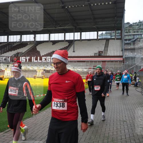 07.12.2025 - St. Pauli X-Mass-Run No. 15 Fabian Wolf http://msf.ph/oto/9421229 07.12.2025 11:45:01 Ziel 228, 291, 1281, 2246, 2263, 2644, 3492, 3529, 3530, 3552, 3553, 3605, 3624, 3630, 3920, 3921, 4103 meine-sportfotos.de