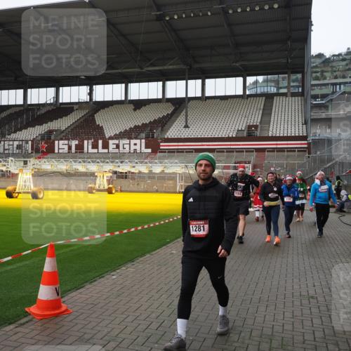 07.12.2025 - St. Pauli X-Mass-Run No. 15 Fabian Wolf http://msf.ph/oto/9421233 07.12.2025 11:45:03 Ziel 228, 291, 1281, 2246, 2644, 3492, 3529, 3530, 3552, 3553, 3575, 3578, 3605, 3624, 3630, 3920, 3921, 4103 meine-sportfotos.de