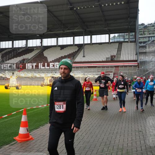 07.12.2025 - St. Pauli X-Mass-Run No. 15 Fabian Wolf http://msf.ph/oto/9421235 07.12.2025 11:45:03 Ziel 228, 291, 1281, 2246, 2644, 3492, 3529, 3530, 3552, 3553, 3575, 3578, 3605, 3624, 3630, 3920, 3921, 4103 meine-sportfotos.de