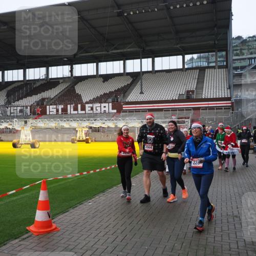 07.12.2025 - St. Pauli X-Mass-Run No. 15 Fabian Wolf http://msf.ph/oto/9421242 07.12.2025 11:45:05 Ziel 228, 291, 2246, 2644, 2844, 3485, 3489, 3492, 3529, 3530, 3552, 3553, 3575, 3578, 3624, 3630, 3920, 3921, 4103 meine-sportfotos.de