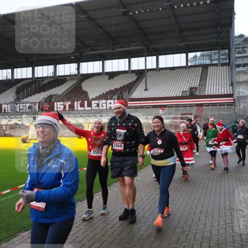 07.12.2025 - St. Pauli X-Mass-Run No. 15 Fabian Wolf http://msf.ph/oto/9421249 07.12.2025 11:45:07 Ziel 228, 291, 2246, 2844, 3485, 3489, 3492, 3529, 3530, 3552, 3553, 3575, 3578, 3624, 3630, 3920, 3921, 4103 meine-sportfotos.de