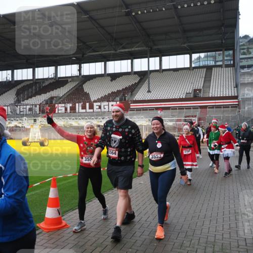 07.12.2025 - St. Pauli X-Mass-Run No. 15 Fabian Wolf http://msf.ph/oto/9421250 07.12.2025 11:45:07 Ziel 228, 291, 2246, 2844, 3485, 3489, 3492, 3529, 3530, 3552, 3553, 3575, 3578, 3624, 3630, 3920, 3921, 4103 meine-sportfotos.de