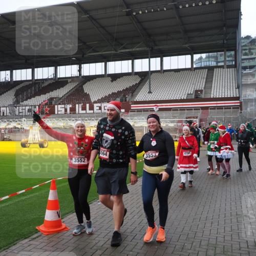07.12.2025 - St. Pauli X-Mass-Run No. 15 Fabian Wolf http://msf.ph/oto/9421251 07.12.2025 11:45:07 Ziel 228, 291, 2246, 2844, 3485, 3489, 3492, 3529, 3530, 3552, 3553, 3575, 3578, 3624, 3630, 3920, 3921, 4103 meine-sportfotos.de