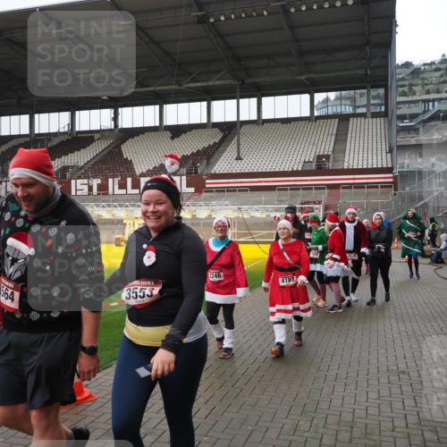 07.12.2025 - St. Pauli X-Mass-Run No. 15 Fabian Wolf http://msf.ph/oto/9421256 07.12.2025 11:45:08 Ziel 228, 291, 2246, 2844, 3485, 3489, 3492, 3529, 3530, 3552, 3553, 3575, 3578, 3624, 3630, 3920, 3921, 4103 meine-sportfotos.de